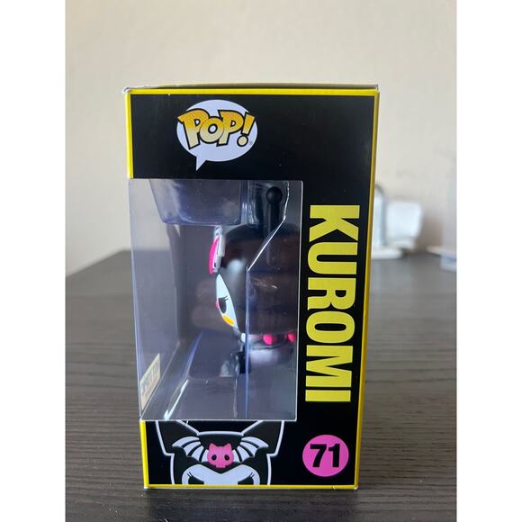 VAULTED BLACKLIGHT EXCLUSIVE Kuromi Funko Pop #71 Hello Kitty Sanrio Hot Topic - Picture 4 of 6